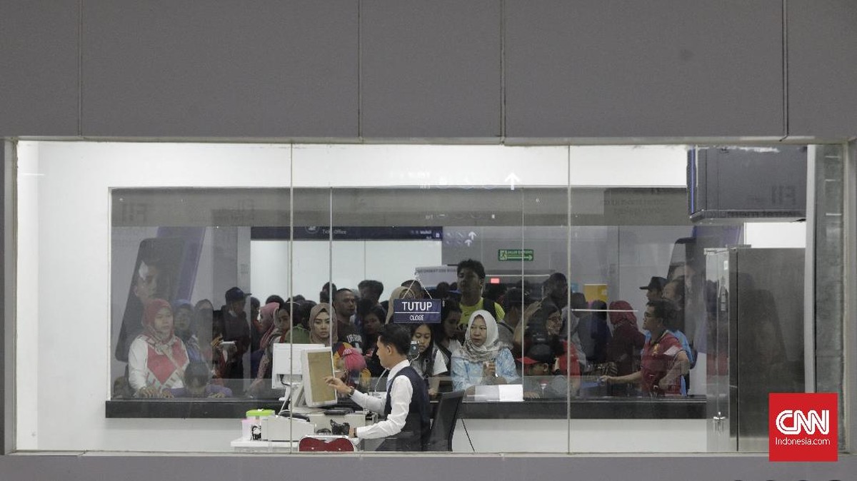 FOTO : Mengisi Libur Lebaran Naik MRT