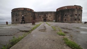 FOTO: Tren Piknik Ilegal di Benteng Alexander