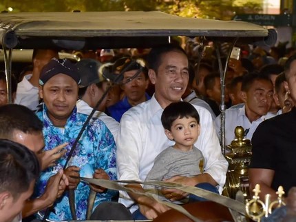 Libur Lebaran Ala Jokowi, Ajak Jan Ethes Plesir ke Malioboro
