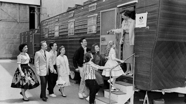 Dennis Day yang direkrut Disney untuk menjadi anggota Mouseketeer sejak usia 10 tahun, dilaporkan hilang setahun lalu dan kini ditemukan meninggal.