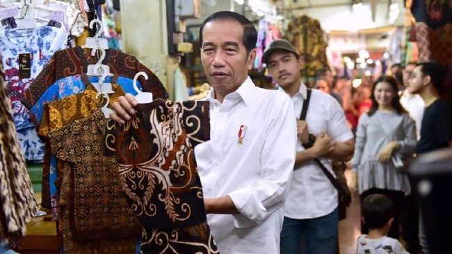 Jokowi mengaku tak elok mengomentari sidang sengketa pilpres 2019 yang masih berjalan di Mahkamah Konstitusi hingga saat ini.