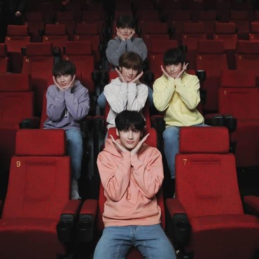 Lirik Lagu Nap Of A Star - TXT