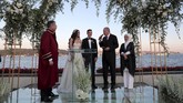 FOTO: Oezil Menikah Setelah Idul Fitri Didampingi Erdogan Mesut Oezil memilih melangsungkan pernikahan dengan Amina Gulse berdekatan dengan hari baik umat muslim yaitu setelah Idul Fitri 1440 hijriah.