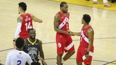 FOTO: Toronto Raptors Selangkah Lagi Juara NBA 2019 Toronto Raptors selangkah lagi juara NBA setelah menang di gim keempat final atas Golden State Warriors 105-92, Jumat (7/6), Raptors unggul agregat 3-1.