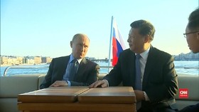 VIDEO: Putin Jadi Pemandu Wisata Xi Jinping di Petersburg