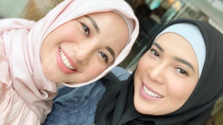 Lewat akun Instagramnya, Chacha Frederica membagikan kabar kehamilan Fitri Tropica.