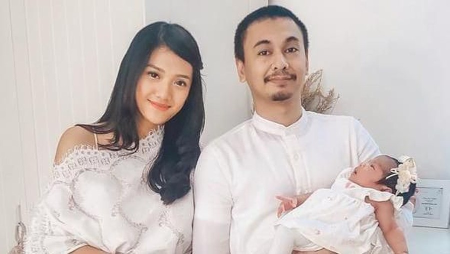 Raditya menunjukan wajah Alinea Ava Nasution untuk pertama kali.