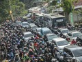 Arus Kendaraan di Cirebon Padat Merayap pada Minggu Siang