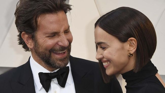 Irina Shayk disebut berkeinginan untuk bisa kembali bersama dengan mantannya, Bradley Cooper.
