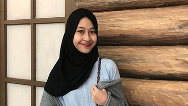 img-title Rindu Sang Ayah, Putri Mendiang Uje Tulis Pesan Menyentuh