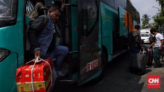 Rapid test antigen akan dilakukan secara acak kepada warga yang keluar masuk ibu kota saat Natal dan Tahun Baru.