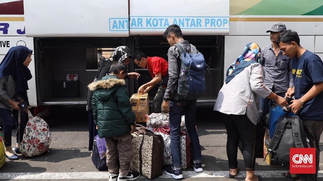 Sebanyak 8.580 penumpang tercatat telah kembali ke Jakarta di Terminal Kalideres pada H+4 Lebaran atau Senin (10/6) malam.
