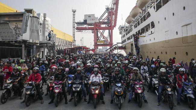 Pengamat: Pemerintah Tak Bisa Larang 17 Juta Orang Mudik Pakai Motor - CNN Indonesia