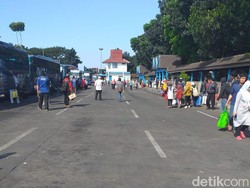 Mudik Dilarang, Angkutan Lokal Tetap Beroperasi di Terminal Leuwipanjang