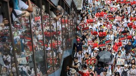Abaikan Larangan Polisi, Aktivis Hong Kong Nekat Pawai Massal