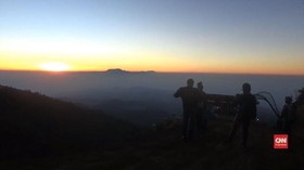 VIDEO: Menyaksikan Indahnya Matahari Terbit di Puncak B29
