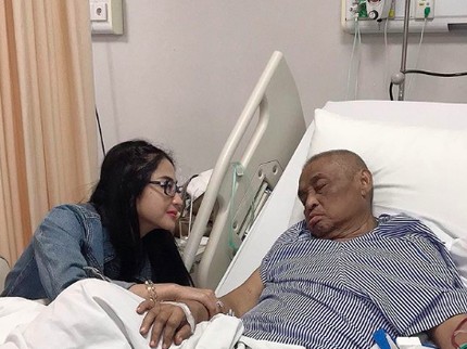 Duka Dewi Perssik Ditinggal Ayah Selamanya