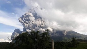 Gunung Sinabung Erupsi Lagi Pagi Ini, Warga Diminta Waspada