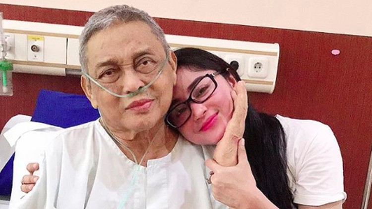 Setelah enam bulan ayahnya meninggal dunia, Dewi Perssik membangun musala atas nama sang ayah. Pembangunan musala tersebut saat ini hampir rampung lho, Bun.