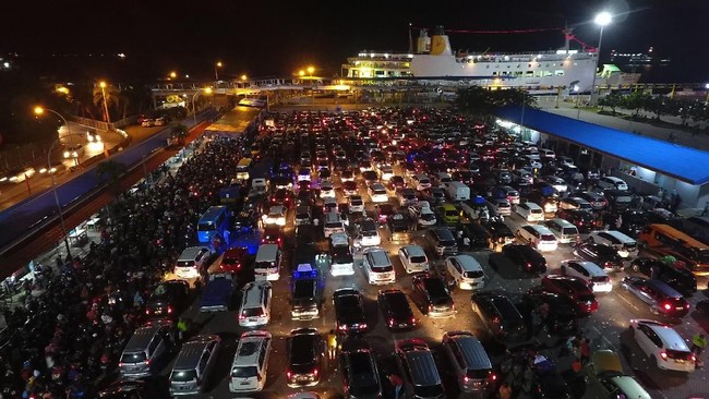 Mobil perlu dicek sebelum menempuh perjalanan mudik Lebaran 2022.