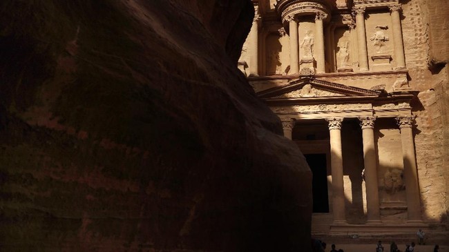 FOTO: Agung Kota Mawar Petra