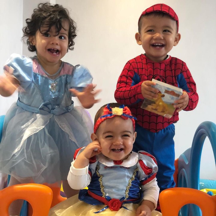 <p><em>Happy</em> banget si kembar dan adik bungsu mereka, Alana, yang genap berusia satu tahun pada 12 November 2018. (Foto: Instagram @cristiano)</p>