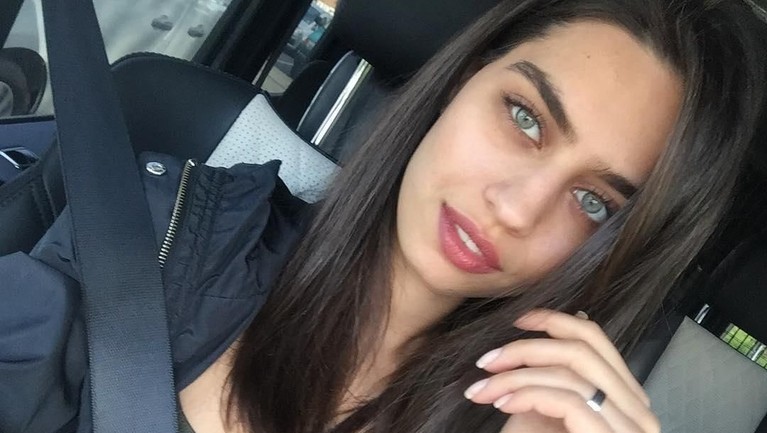 5 Pesona Miss Turki yang Taklukkan Hati Mesut Ozil Pesepakbola Mesut Ozil resmi menikah dengan Miss Turki 2014, Amine Gulse, Jum'at (7/6). Berikut,5 pesona sang Miss Turki yang berhasil menaklukkan hati Ozil.