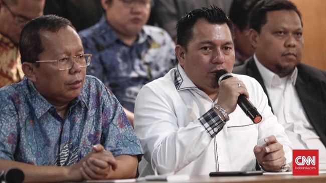 Kantor Staf Presiden merespons survei tingkat kepuasan publik terhadap kinerja Joko Widodo menurun, salah satunya imbas harga naik.