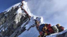 China Tutup Pendakian Gunung Everest Gara-gara Virus Corona