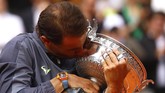 FOTO: Selusin Gelar Nadal di Prancis Terbuka Rafael Nadal berhasil meraih gelar Prancis Terbuka ke-12 sepanjang kariernya. Berikut foto-foto terbaik kehebatan Nadal.