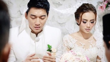 img-title Ifan Seventeen Kenang 3 Tahun Pernikahan dengan Dylan Sahara