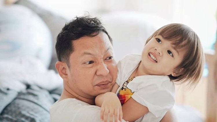Anak baru masuk sekolah, Ringgo Agus Rahman tak bisa bersantai-santai seperti sebelumnya. Ayah Bjorka itu biasakan dirinya untuk bangun lebih awal.