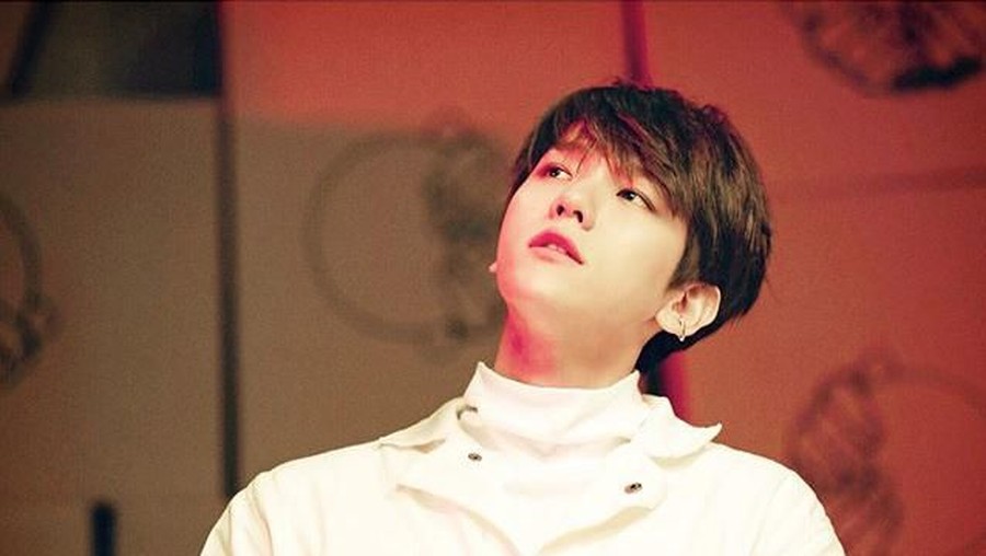 Baekhyun Ketiga anggota EXO menuliskan pesan rasa kecewa dan prihatin dengan perilaku EXO-L di bandara.