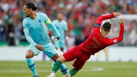 Alasan McMenemy Pilih Van Dijk, Bukan Messi dan Ronaldo