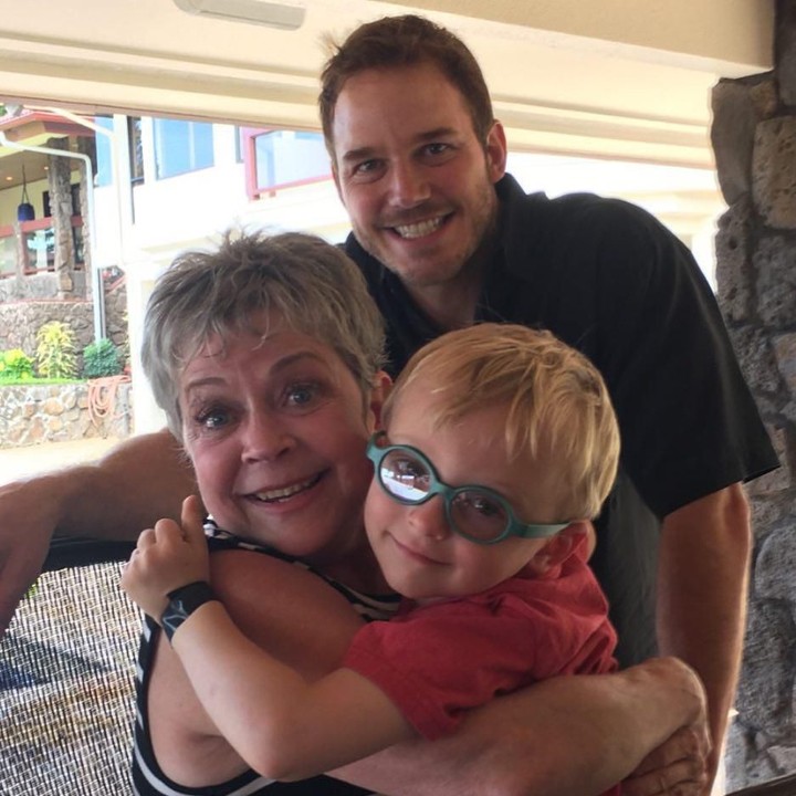 <p>So sweet! Di hari ibu lalu, Chris membagikan kebersamaannya dengan sang ibu dan si kecil Jack. (Foto: Instagram @aprattprattpratt)</p>