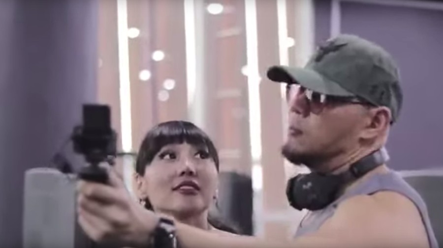 Lucinta Luna ngegym bareng Deddy Corbuzier.