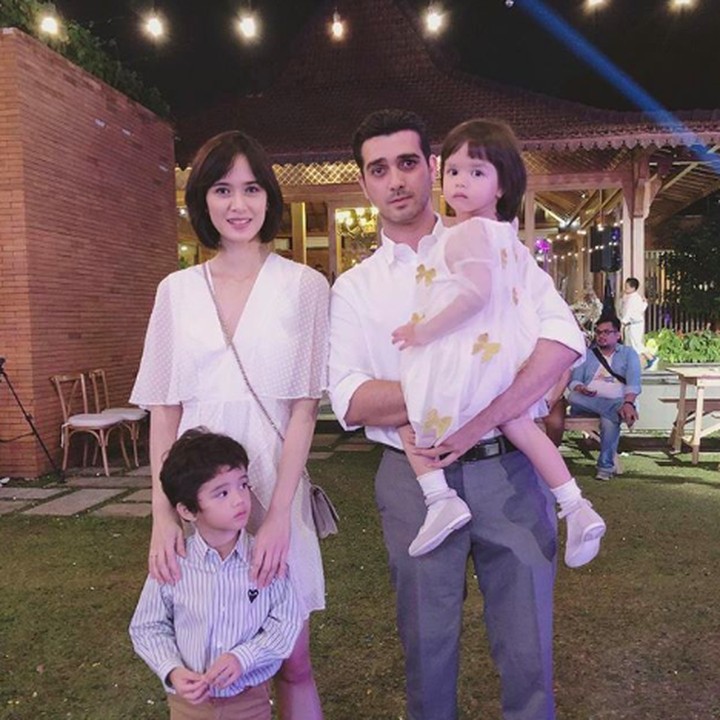 <p>Renata dan Fachry menikah pada 12 Juni 2014. Kini mereka memiliki dua orang anak. Si sulung bernama River Syech Albar dan adiknya yang cantik dinamai Clover Satin Albar. (Foto: Instagram @renata711)</p>