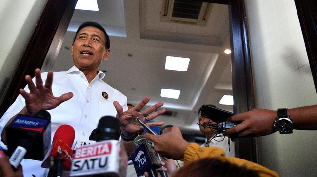 Wiranto menyatakan pemerintah tak khawatir dengan penghargaan yang diterima pimpinan Gerakan Pembebasan Papua Barat (ULMWP) Benny Wenda dari Dewan Kota Oxford.