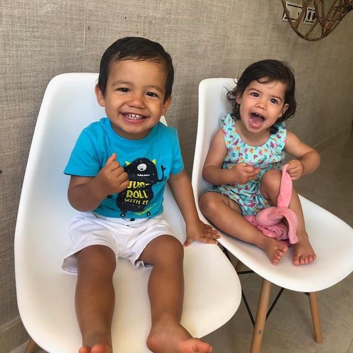 <p>Foto si kembar ini diunggah usai Ronaldo meraih trofi juara Liga Eropa bersama Timnas Portugal, Minggu (9/6/2019). "<em>Selamat untuk Papa! Sayang sekali kami tidak bisa berada di sana bersamamu di hari istimewa ini. Tapi ibu bersamamu. Sangat bahagia selalu. Aku sangat mencintaimu!!</em>" tulisnya. (Foto: Instagram @cristiano)</p>