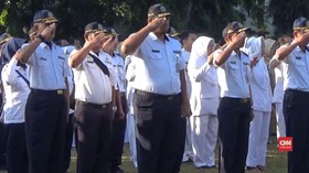 VIDEO: Hari Pertama Kerja, PNS di Jombang Telat Ikuti Apel
