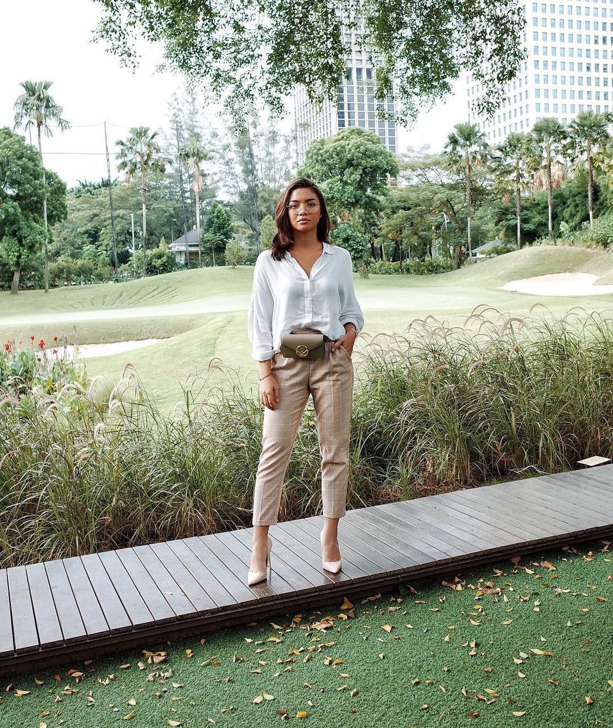 Begini 6 gaya Angela Gilsha&comma; mantan Giorgino Abraham yang tengah jadi soroton netizen&period;