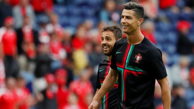 Kapten timnas Portugal Cristiano Ronaldo marah usai tahu rekan setimnya, Bernardo Silva, terpilih sebagai pemain terbaik UEFA Nations League.