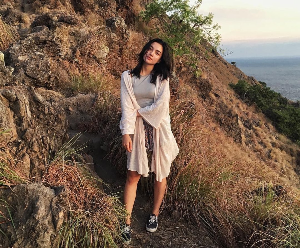 Begini 6 gaya Angela Gilsha&comma; mantan Giorgino Abraham yang tengah jadi soroton netizen&period;