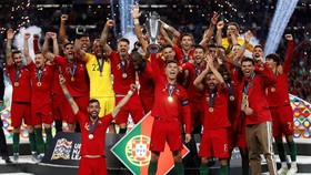 FOTO: Ronaldo Antar Portugal Juara UEFA Nations League