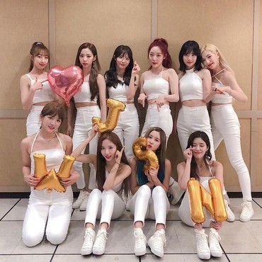 Lirik Lagu Let Me In - WJSN