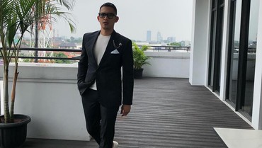 img-title Ogah Bahas Asmara, Rezky Aditya Memilih Merawat Wajah