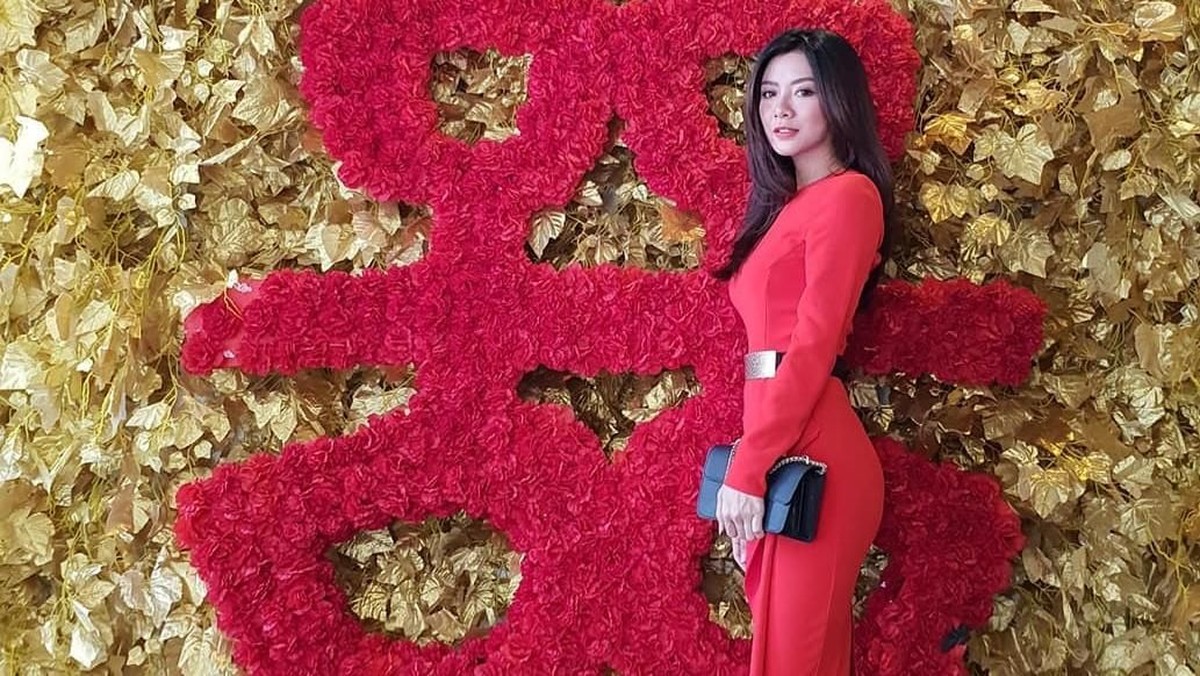 Gwen Priscilla tengah menjadi buah bibir setelah menikah dengan mantan suami Diana Pungky&comma; Dedey Mulyawan Risyad&period; Berikut ini pesona kecantikan Gwen Priscilla&period;