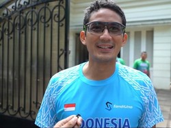 Aksi Sandiaga Saat Lari Sore Melewati Rumah Prabowo