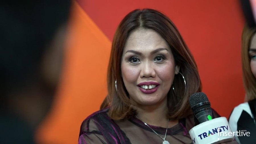 Ini alasannya Elly tak mau dengan pria bule yang lebih tua.