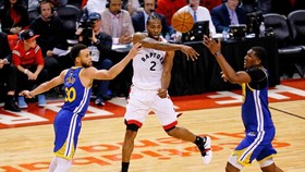 Warriors Menang Dramatis di Markas Raptors